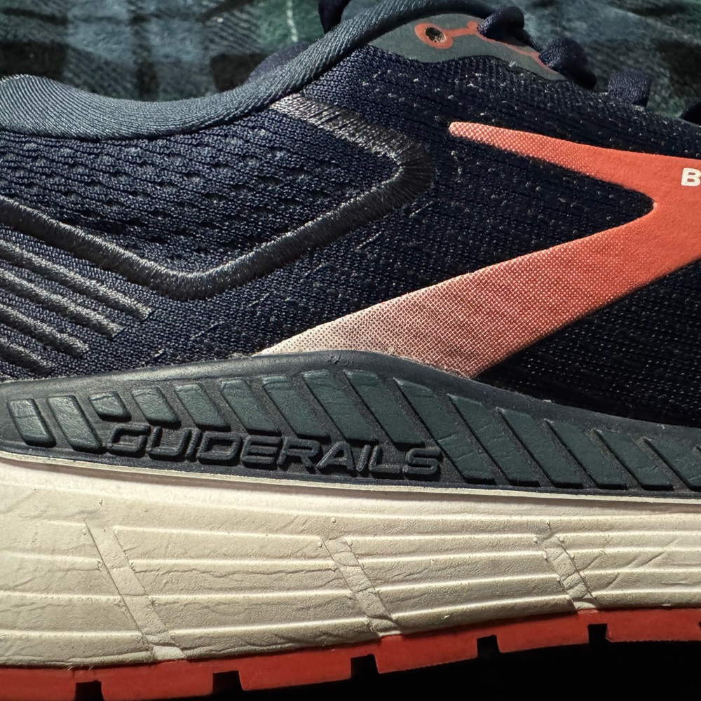 Brooks Beast 20